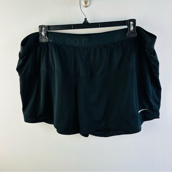 Nike Athletic Shorts Woman’s Size 3X - Picture 1 of 4